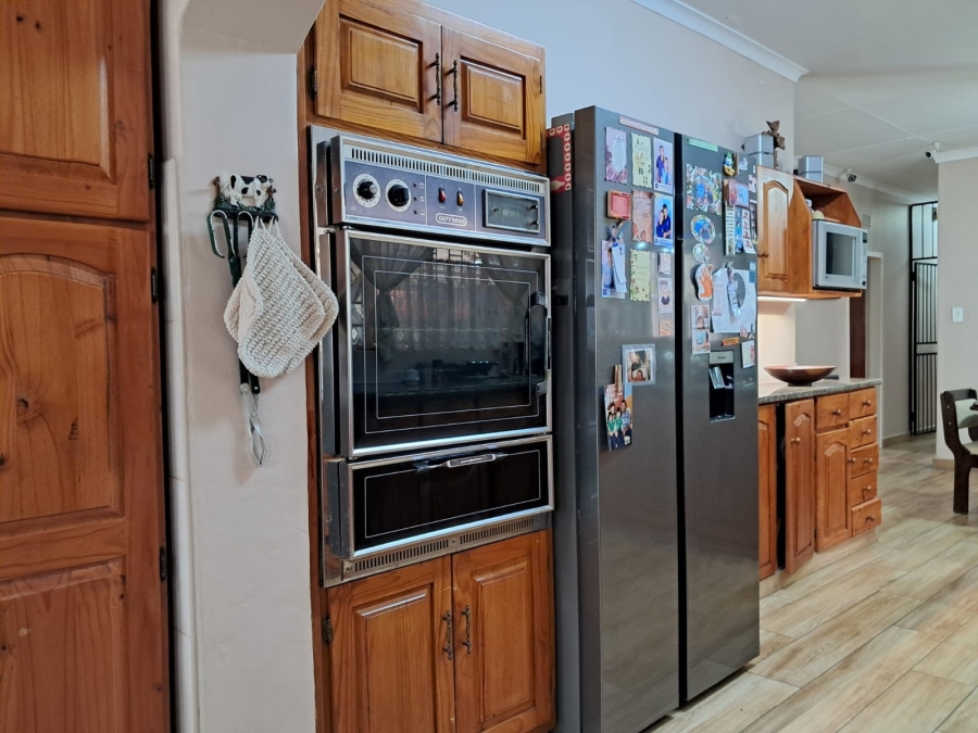 4 Bedroom Property for Sale in Safari Gardens North West